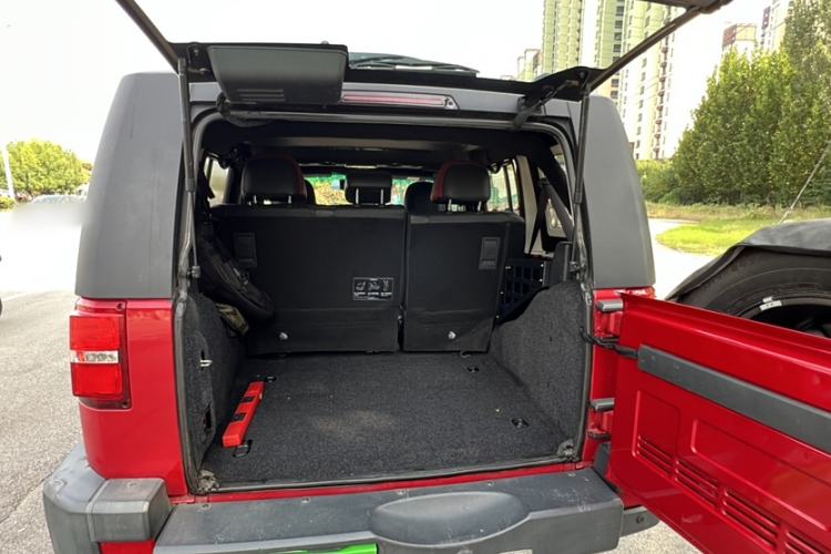 Used BAIC Off-Road BJ40 2017 40L 2.3T Manual Four-Wheel Drive Ring of the Tower Champion Edition Interior 7