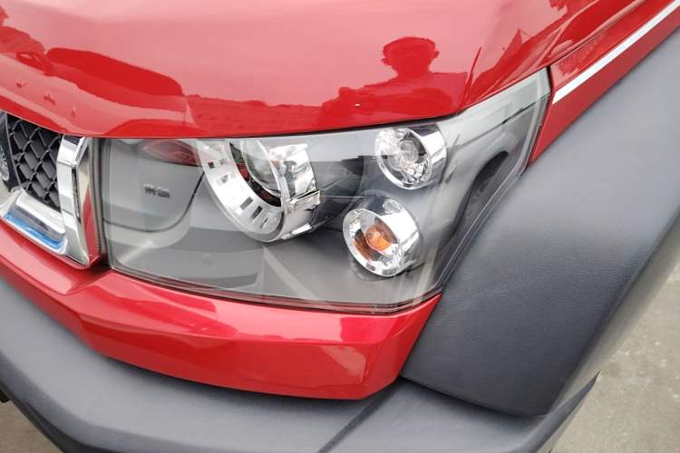 Used BAIC Off-Road BJ40 2017 40L 2.3T Automatic All-Wheel Drive Ring of the Tower Champion Edition Left Front Headlight