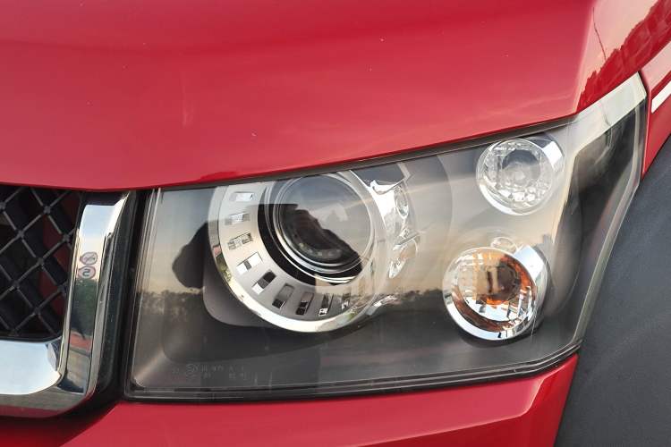 Used BAIC Off-Road BJ40 2017 40L 2.3T Automatic All-Wheel Drive Ring of the Tower Champion Edition Left Front Headlight