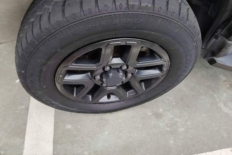 Used BAIC Off-Road BJ40 2017 40L 2.3T Automatic All-Wheel Drive Ring of the Tower Champion Edition Left Front Wheel Hub