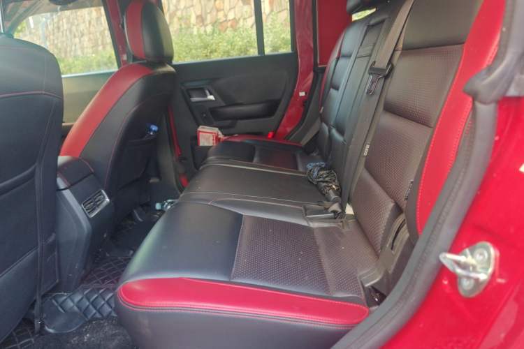 Used BAIC Off-Road BJ40 2017 40L 2.3T Automatic All-Wheel Drive Ring of the Tower Champion Edition Left Rear Seat