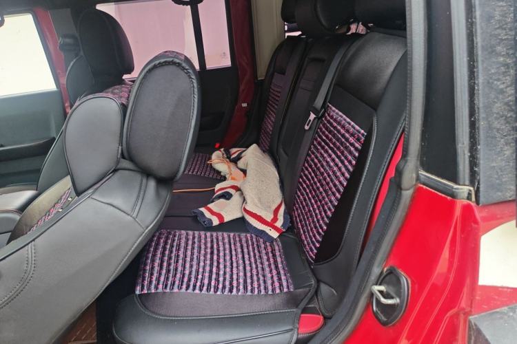 Used BAIC Off-Road BJ40 2017 40L 2.3T Automatic All-Wheel Drive Ring of the Tower Champion Edition Left Rear Seat