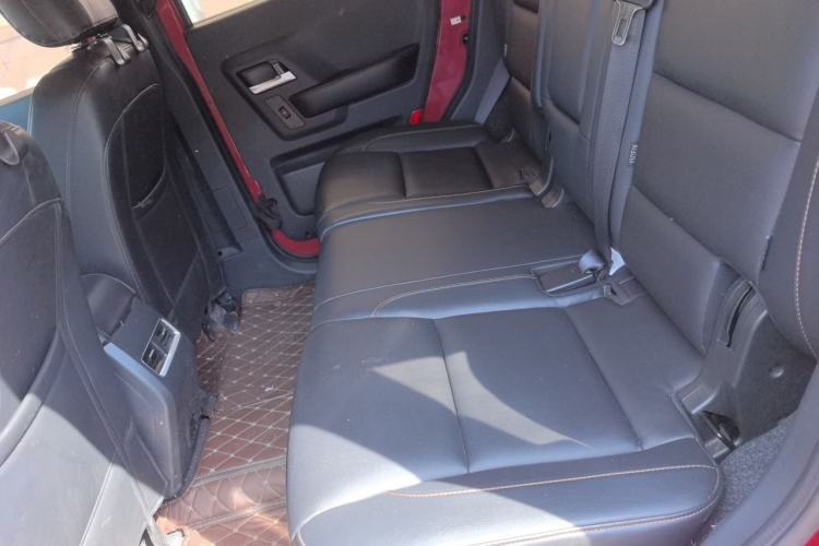 Used BAIC Off-Road BJ40 2017 40L 2.3T Automatic All-Wheel Drive Ring of the Tower Champion Edition Left Rear Seat