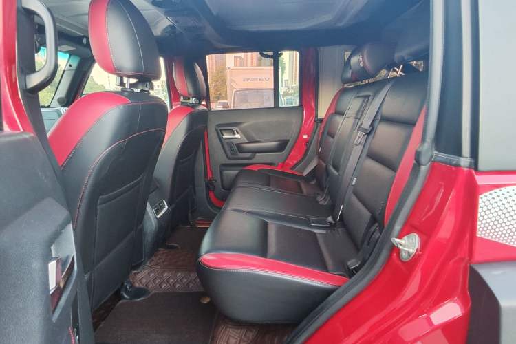 Used BAIC Off-Road BJ40 2017 40L 2.3T Automatic All-Wheel Drive Ring of the Tower Champion Edition Left Rear Seat
