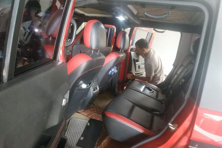 Used BAIC Off-Road BJ40 2017 40L 2.3T Automatic All-Wheel Drive Ring of the Tower Champion Edition Left Rear Seat