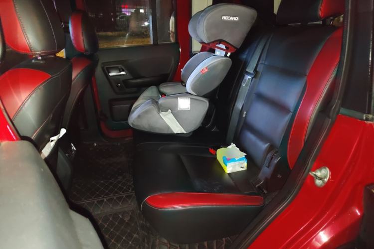 Used BAIC Off-Road BJ40 2017 40L 2.3T Automatic All-Wheel Drive Ring of the Tower Champion Edition Left Rear Seat