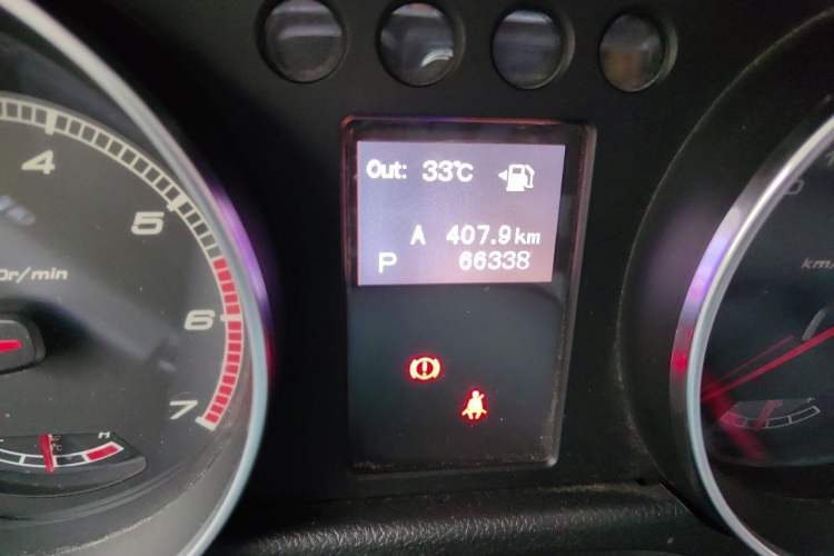 Used BAIC Off-Road BJ40 2017 40L 2.3T Automatic All-Wheel Drive Ring of the Tower Champion Edition Odometer Close Up
