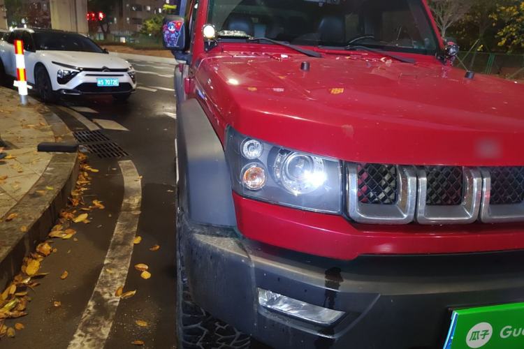 Used BAIC Off-Road BJ40 2017 40L 2.3T Automatic All-Wheel Drive Ring of the Tower Champion Edition Right Front Headlight