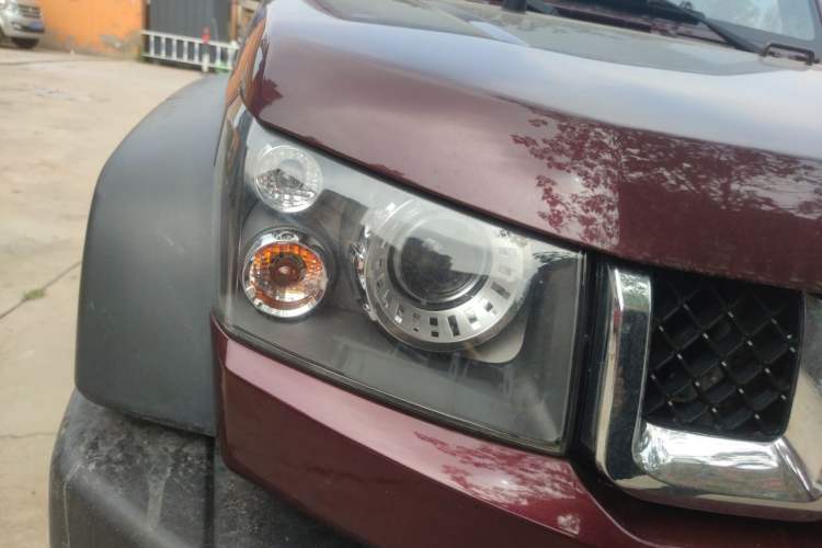 Used BAIC Off-Road BJ40 2017 40L 2.3T Automatic All-Wheel Drive Ring of the Tower Champion Edition Right Front Headlight