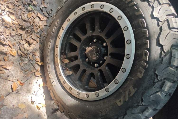 Used BAIC Off-Road BJ40 2017 40L 2.3T Manual Four-Wheel Drive Ring of the Tower Champion Edition Right Front Wheel Hub