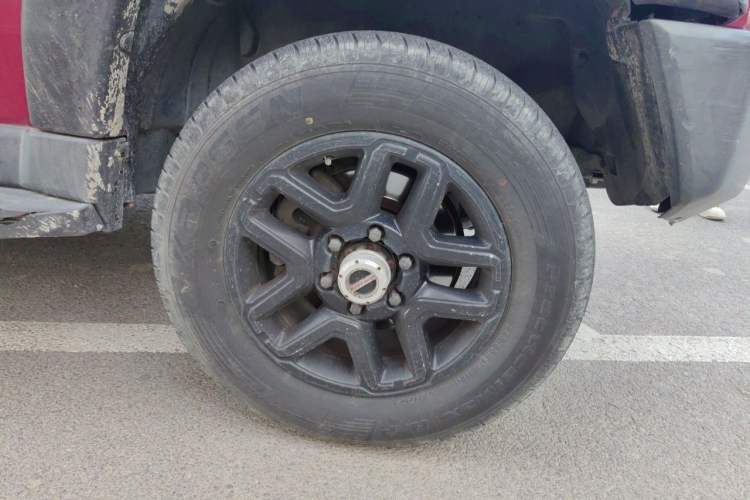 Used BAIC Off-Road BJ40 2017 40L 2.3T Automatic All-Wheel Drive Ring of the Tower Champion Edition Right Front Wheel Hub