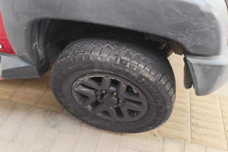 Used BAIC Off-Road BJ40 2017 40L 2.3T Automatic All-Wheel Drive Ring of the Tower Champion Edition Right Front Wheel Hub