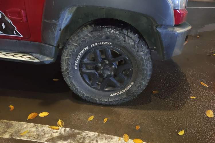 Used BAIC Off-Road BJ40 2017 40L 2.3T Automatic All-Wheel Drive Ring of the Tower Champion Edition Right Front Wheel Hub