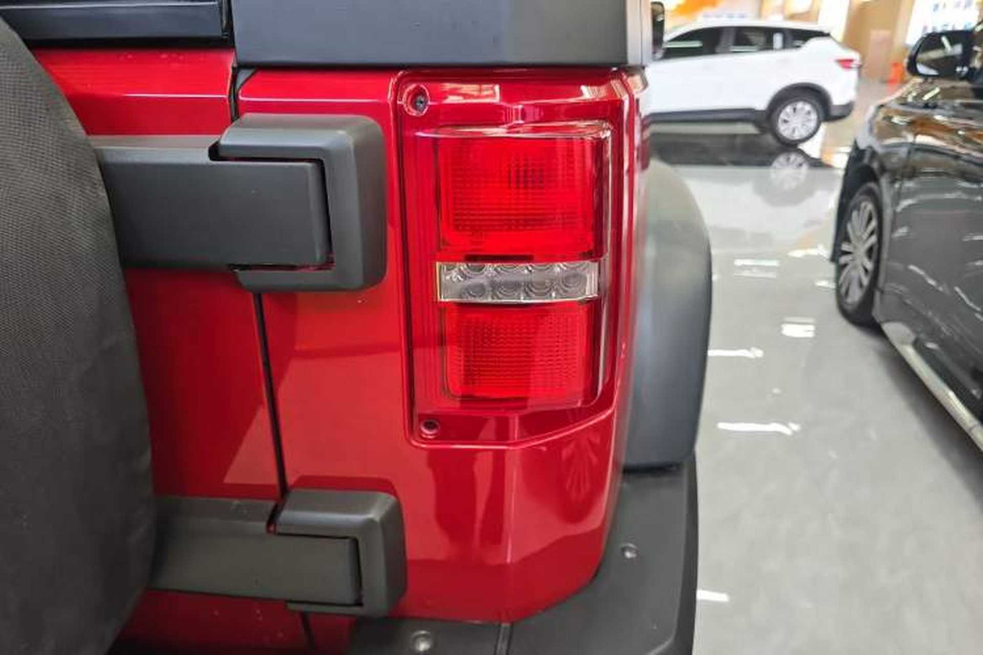 Used BAIC Off-Road BJ40 2017 40L 2.3T Automatic All-Wheel Drive Ring of the Tower Champion Edition Right Rear Taillight
