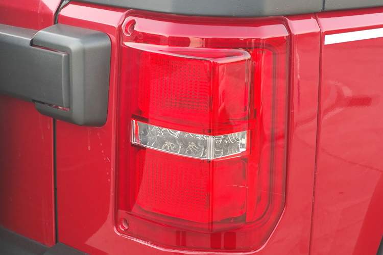 Used BAIC Off-Road BJ40 2017 40L 2.3T Automatic All-Wheel Drive Ring of the Tower Champion Edition Right Rear Taillight