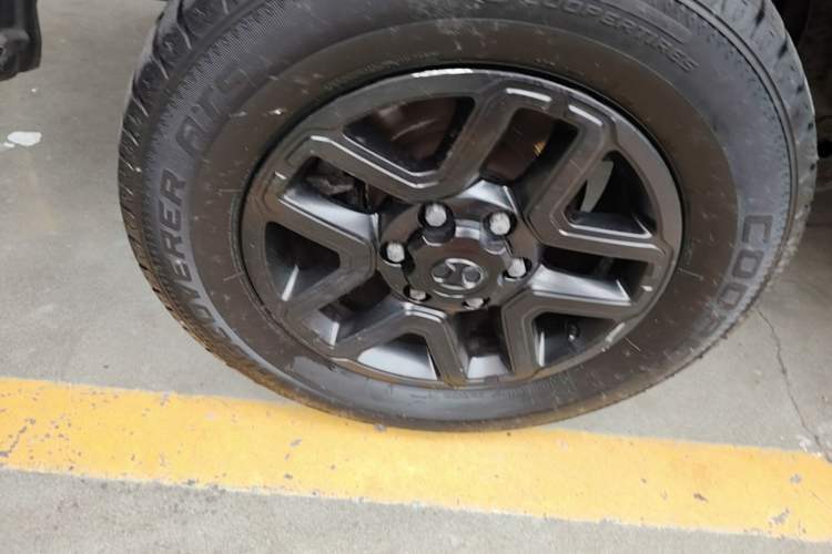 Used BAIC Off-Road BJ40 2017 40L 2.3T Automatic All-Wheel Drive Ring of the Tower Champion Edition Right Rear Wheel Hub