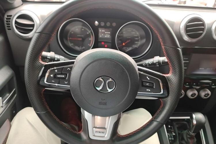 Used BAIC Off-Road BJ40 2017 40L 2.3T Automatic All-Wheel Drive Ring of the Tower Champion Edition Steering Wheel