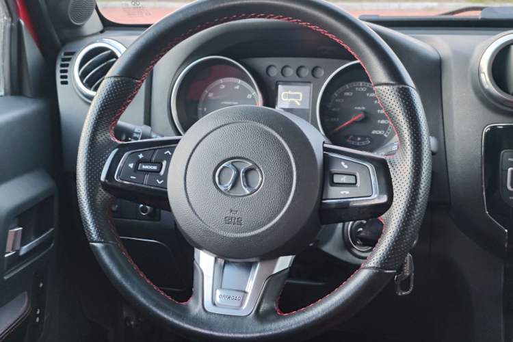 Used BAIC Off-Road BJ40 2017 40L 2.3T Automatic All-Wheel Drive Ring of the Tower Champion Edition Steering Wheel