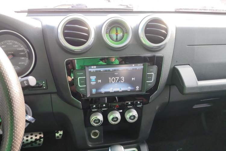 Used BAIC Off-Road BJ40 2017 40L 2.3T Automatic All-Wheel Drive Ring of the Tower Champion Edition Audio And AC Panel