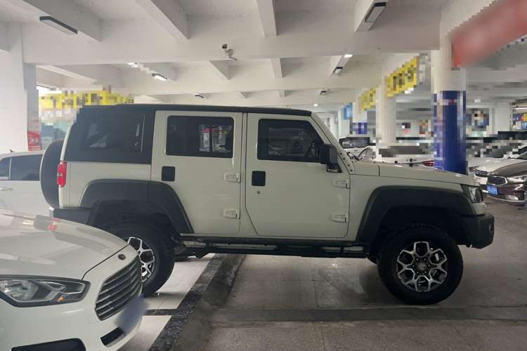 Used BAIC Off-Road BJ40 2017 40L 2.3T Automatic All-Wheel Drive Ring of the Tower Champion Edition Exterior 2