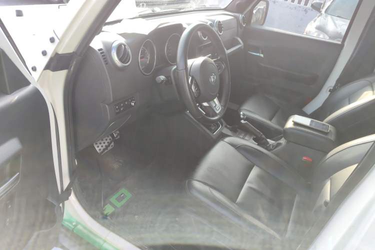 Used BAIC Off-Road BJ40 2017 40L 2.3T Automatic All-Wheel Drive Ring of the Tower Champion Edition Interior 3