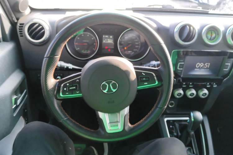Used BAIC Off-Road BJ40 2017 40L 2.3T Automatic All-Wheel Drive Ring of the Tower Champion Edition Steering Wheel