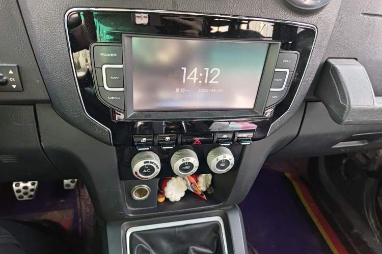Used BAIC Off-Road BJ40 2018 40L 2.0T Manual Diesel Four-Wheel Drive Prestige Edition Audio And AC Panel