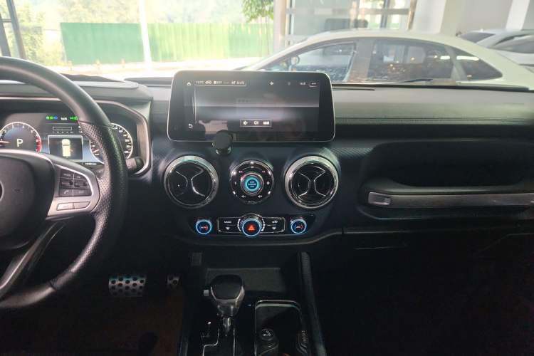 Used BAIC Off-Road BJ40 2018 PLUS 2.0T Automatic Four-Wheel Drive Urban Hunter Edition Audio And AC Panel