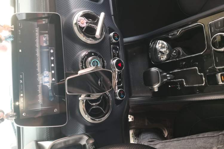 Used BAIC Off-Road BJ40 2018 PLUS 2.3T Automatic Four-Wheel Drive Flagship Version China V Emission Standard Audio And AC Panel