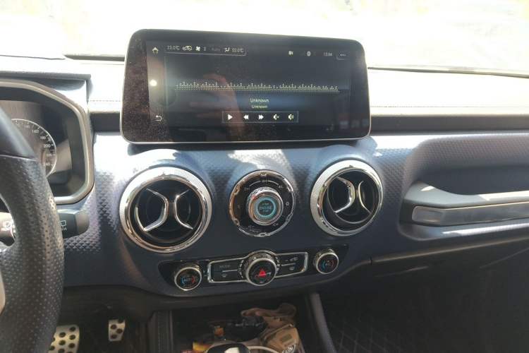 Used BAIC Off-Road BJ40 2018 PLUS 2.3T Automatic Four-Wheel Drive Flagship Version China V Emission Standard Audio And AC Panel