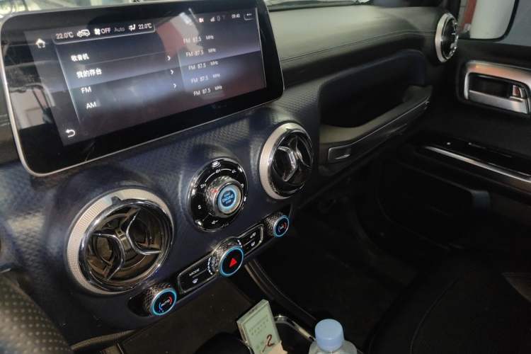 Used BAIC Off-Road BJ40 2018 PLUS 2.3T Automatic Four-Wheel Drive Flagship Version China V Emission Standard Audio And AC Panel