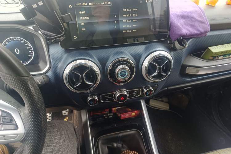 Used BAIC Off-Road BJ40 2018 PLUS 2.0D Manual Four-Wheel Drive Prestige Model China V Emission Standard Audio And AC Panel