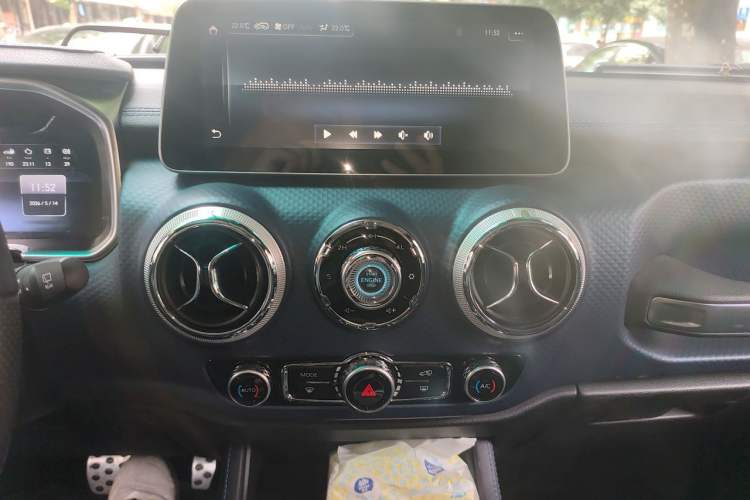 Used BAIC Off-Road BJ40 2018 PLUS 2.3T Automatic Four-Wheel Drive Premium Edition China V Audio And AC Panel