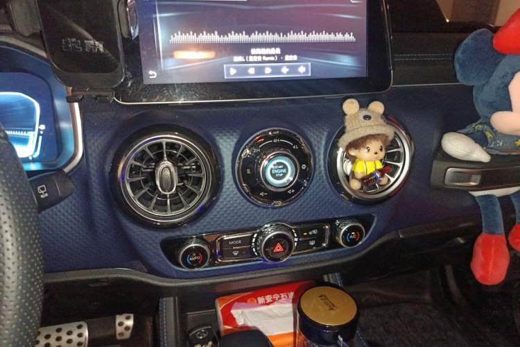 Used BAIC Off-Road BJ40 2018 PLUS 2.3T Automatic Four-Wheel Drive Premium Edition China V Audio And AC Panel