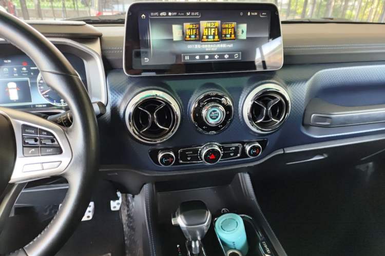 Used BAIC Off-Road BJ40 2018 PLUS 2.0T Automatic Four-Wheel Drive Urban Hunter Edition Audio And AC Panel