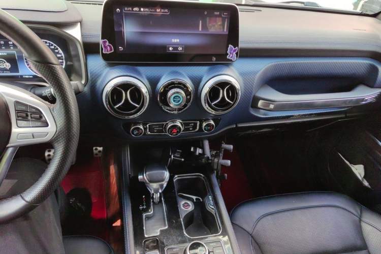 Used BAIC Off-Road BJ40 2018 PLUS 2.0T Automatic Four-Wheel Drive Urban Hunter Edition Audio And AC Panel