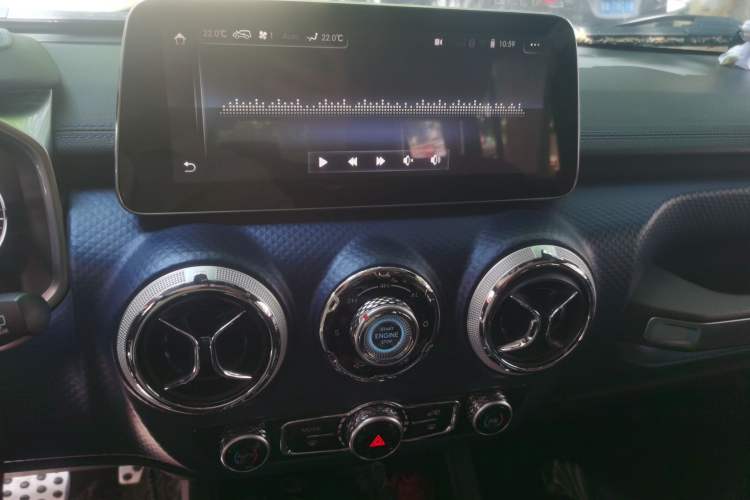 Used BAIC Off-Road BJ40 2018 PLUS 2.3T Automatic Four-Wheel Drive Flagship Version China V Emission Standard Audio And AC Panel
