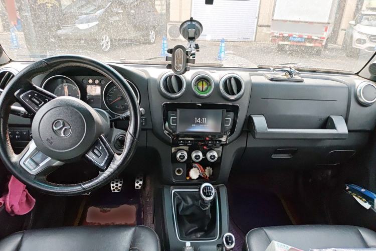 Used BAIC Off-Road BJ40 2018 40L 2.0T Manual Diesel Four-Wheel Drive Prestige Edition Center Console