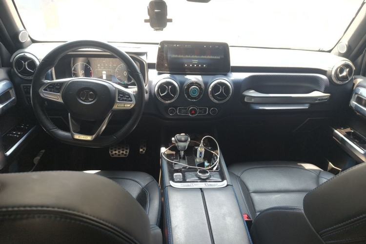 Used BAIC Off-Road BJ40 2018 PLUS 2.3T Automatic Four-Wheel Drive Flagship Version China V Emission Standard Center Console