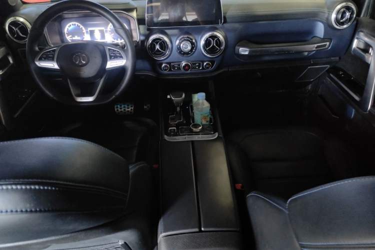 Used BAIC Off-Road BJ40 2018 PLUS 2.3T Automatic Four-Wheel Drive Flagship Version China V Emission Standard Center Console