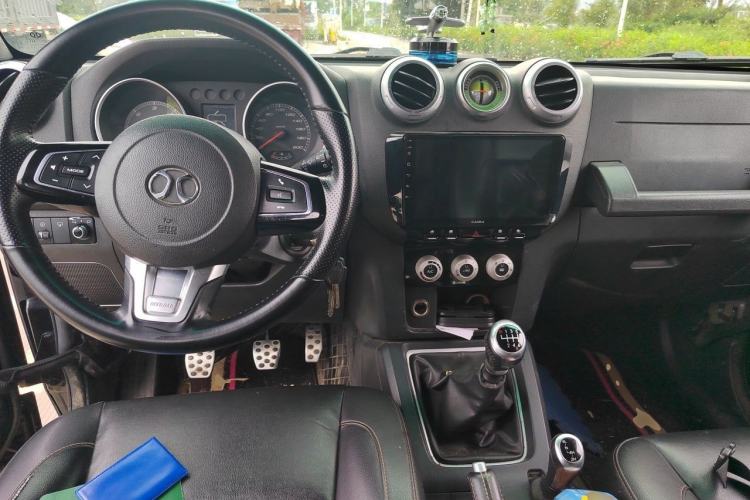 Used BAIC Off-Road BJ40 2018 40L 2.0T Manual Diesel Four-Wheel Drive Prestige Edition Center Console