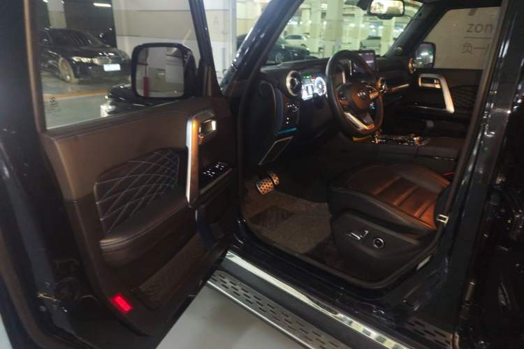 Used BAIC Off-Road BJ40 2018 PLUS 2.3T Automatic Four-Wheel Drive Flagship Version China V Emission Standard Driver Seat