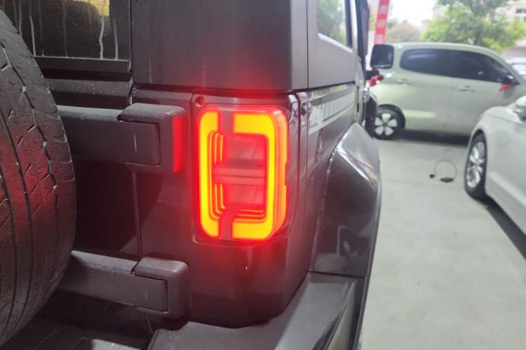 Used BAIC Off-Road BJ40 2018 PLUS 2.3T Automatic Four-Wheel Drive Premium Edition China V Exterior 3