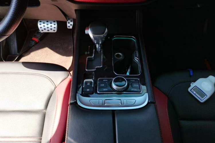 Used BAIC Off-Road BJ40 2018 PLUS 2.3T Automatic Four-Wheel Drive Premium Edition China V Gear Lever