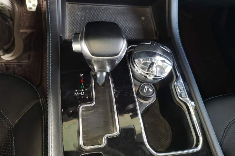 Used BAIC Off-Road BJ40 2018 PLUS 2.3T Automatic Four-Wheel Drive Flagship Version China V Emission Standard Gear Lever