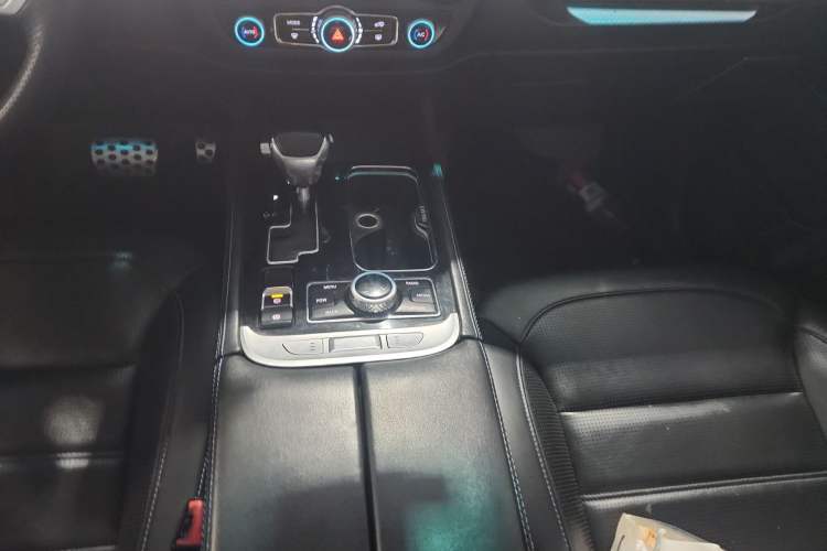 Used BAIC Off-Road BJ40 2018 PLUS 2.3T Automatic Four-Wheel Drive Premium Edition China V Gear Lever