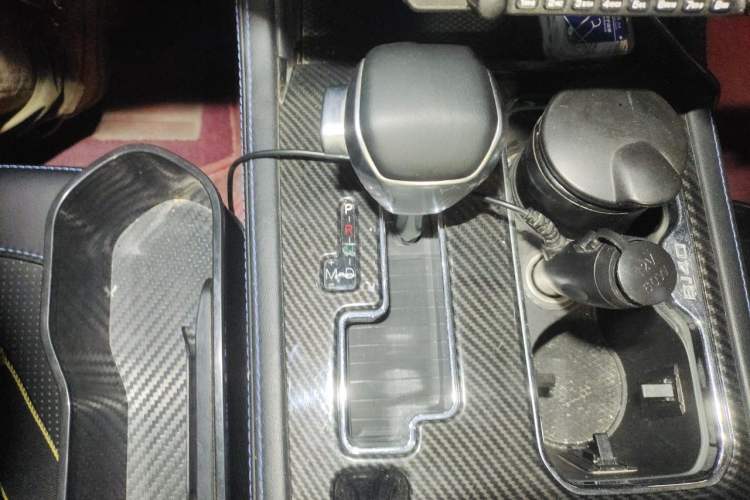 Used BAIC Off-Road BJ40 2018 PLUS 2.3T Automatic Four-Wheel Drive Flagship Version China V Emission Standard Gear Lever