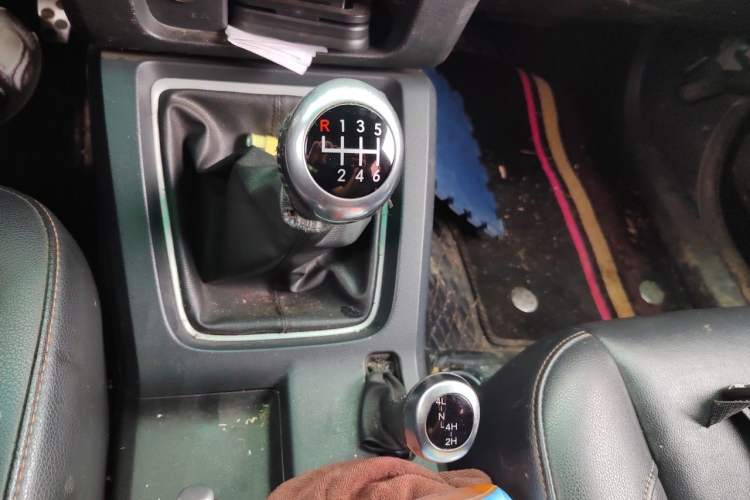 Used BAIC Off-Road BJ40 2018 40L 2.0T Manual Diesel Four-Wheel Drive Prestige Edition Gear Lever