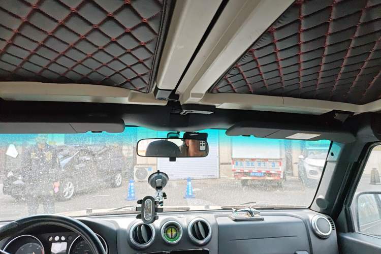 Used BAIC Off-Road BJ40 2018 40L 2.0T Manual Diesel Four-Wheel Drive Prestige Edition Headliner