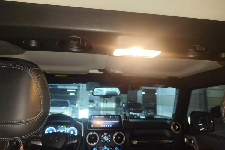Used BAIC Off-Road BJ40 2018 PLUS 2.3T Automatic Four-Wheel Drive Flagship Version China V Emission Standard Headliner